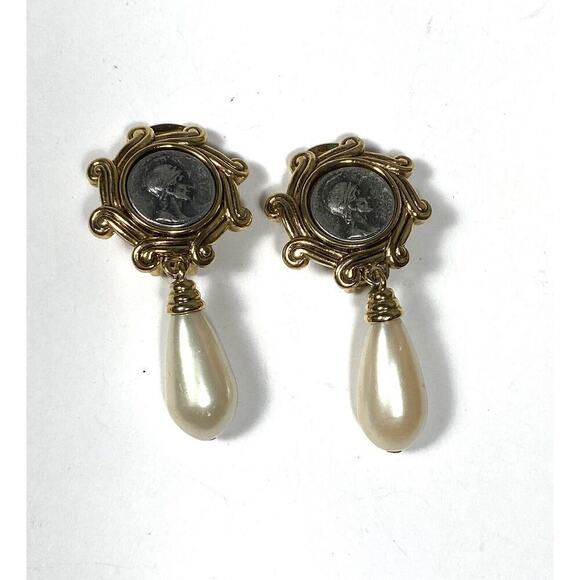 Cameo Clip Ons Dangles Earrings Drops Faux Pearl Drops Gold Tone Vintage Estate - Picture 12 of 13